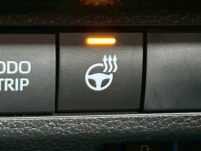 ステアリングヒーター付ですので、冬季の運転も快適になりますね♪