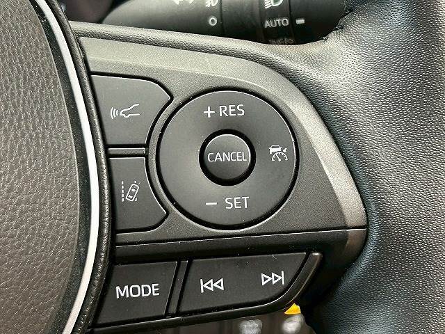 【レーダークルーズコントロール】装備で高速道路の運転も楽々です！追従型なので前の車両に合わせて速度調節ができ、渋滞などの際も楽々運転できますよ♪