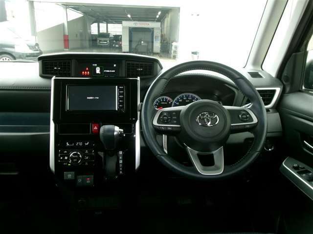 ルーミーの運転席周りです。