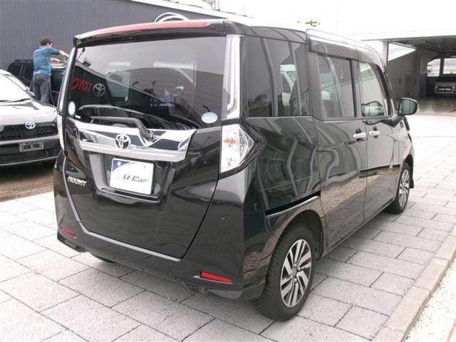 広々とした車内空間に優れた燃費性能。更にデザインも上質で人気のお車です！