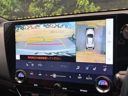 【パノラミックビューモニター】専用のカメラにより、上から見下ろしたような視点で360度クルマの周囲を確認することができます☆死角部分も確認しやすく、狭い場所での切り返しや駐車もスムーズに行えます。