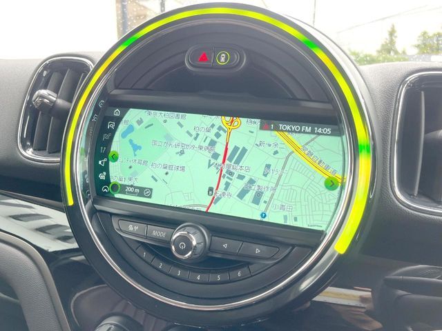 ●MINI純正ナビ:一体感のあるナビは、高級感ある車内を演出してくれます。オーディオ機能も充実しておりますので、運転もより楽しめます♪