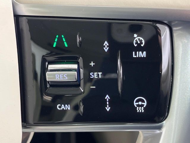 アダプティブクルーズコントロール　『ミリ波レーダー+ステレオカメラにより前方車輌を認識し、高速道路などの自動車専用道路では追従機能付きのクルーズコントロールをご利用になれます。』