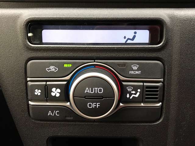いつでも快適オートエアコン。これから季節はやっぱりクールに。A/Cボタンを押して真ん中のチャンネルで温度設定。冷たい空気は下に行くので吹き出し口を上向きにすると涼しい風を循環させることができます！