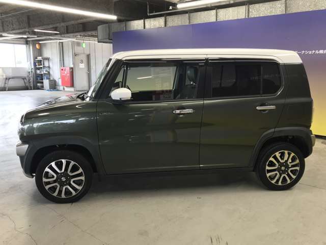 エンジンルーム、室内、クリーニング済みです。厳選したお車を屋内展示場にて展示中☆車両品質には自信がございます！ぜひ一度ご来店ください！！