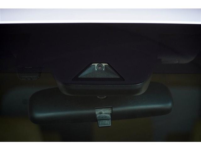 【安全支援】　安全運転支援システムが装備されています。