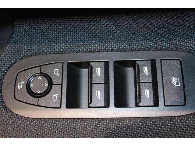 ご納車前の点検整備費、そしてご納車後の認定中古車保証料は全て車両価格に含まれております。