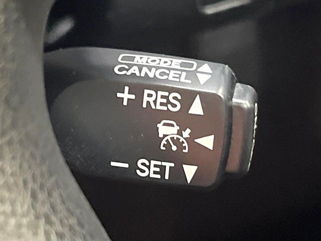 【レーダークルーズコントロール】高速道路での長距離走行が楽に！！自動で速度を保つクルーズコントロールが、衝突軽減システムと連携し、前方の車両を感知して車間を保つように速度調節してくれます！！