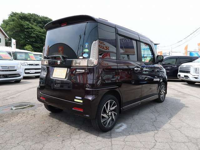当店のこだわりは内外装クリーニング！中古車だからこそこだわりのクリーニング！内装も外装もピカッ☆ピカッ☆仕上げ！優秀なスタッフが時間の限りクリーニング！楽しい納車日を迎えて頂ける様精一杯頑張ります！！