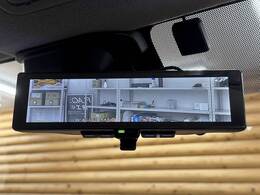 【デジタルインナーミラー】を搭載しております。ミラーにより後方確認ができますので、駐車の際などに役立ちます。