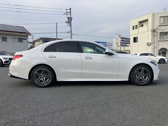 美しく輝くオパリスワイトのボディーカラーも大きな魅力の一つです。
