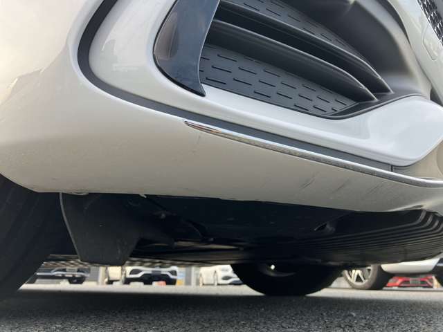 フロントバンパー右下部