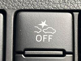 【スマートアシスト】走行中に前方の車両等を認識し、衝突しそうな時は警報とブレーキで衝突回避と被害軽減をアシスト。より安全にドライブをお楽しみいただけます。