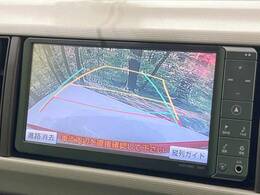 【バックカメラ】駐車時に後方がリアルタイム映像で確認できます。大型商業施設や立体駐車場での駐車時や、夜間のバック時に大活躍！運転スキルに関わらず、今や必須となった装備のひとつです！