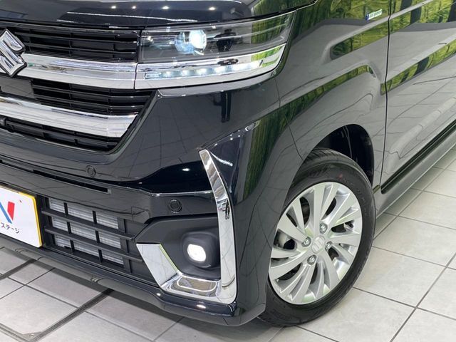【LEDヘッドライト】悪天候や夜間走行時も良好な視界を確保し安心して運転できる高輝度LEDヘッドライトを装備！点灯速度が早く、消費電力も抑えられています。