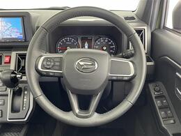 【ステアリング】軽い力で扱いやすいハンドルです。目立つ傷やスレなどなく綺麗な状態です！除菌プランいれていただくとさらに快適に！清潔なお車はお子様にも安心ですね！