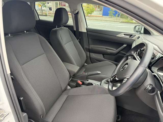 運転席◎シートに汚れやへたり等なくキレイな状態です。