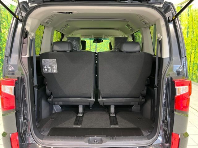 【パワーバックドア】スマートキーや運転席のボタンを押すだけでリアゲートが自動で開閉します！荷物を持っている時や、高い位置にあるバックドアを閉める際に便利な機能です♪