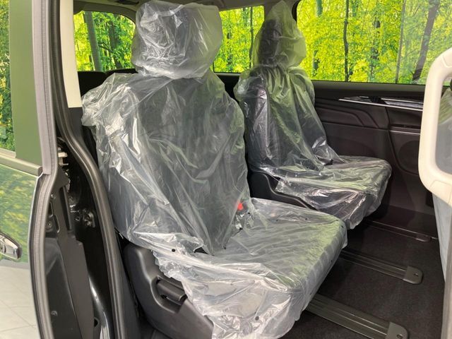 高品質なオリジナルフロアマットもオプションにてご用意しております。お好きなデザインやカラーをお車に合わせて選んでいただくことができます♪