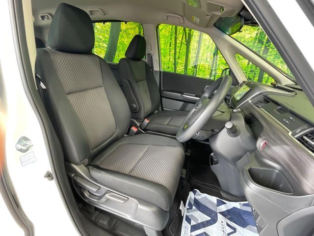 運転席シート廻りは使用感も少なく、良好な状態となっています。丁寧に使われていたことがよくわかりますね。