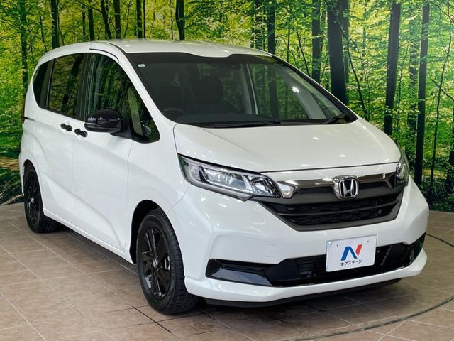 大好評のボディコーティング「弾スプラッシュコート」もご納車までに施工可能。通常のガラスコートと異なる、耐久年数6年の無機質ガラスコーティングが、ボディをキレイな状態に保ってくれます。