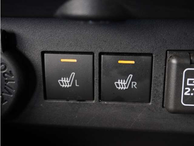 ◆シートヒーター装備◆　寒い季節にピッタリなのが、このシートヒーター！寒い季節もシートヒーターが体を温めてくれます。寒い季節もドライブが楽しくなります。