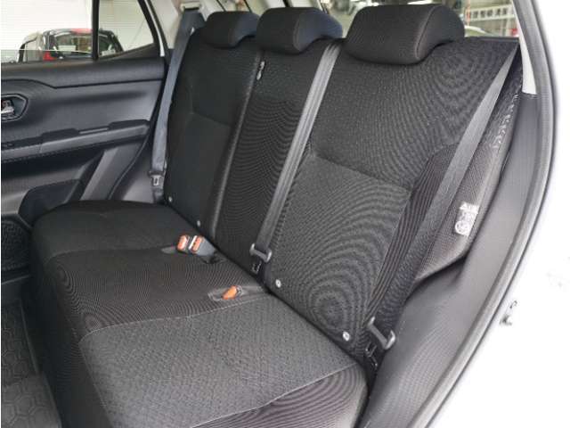 ◆ゆったり座れる大型で上質なシート。ゆとりのサイズと十分な厚みで豊かな座り心地を生み、ロングドライブでも疲れにくいシートです。