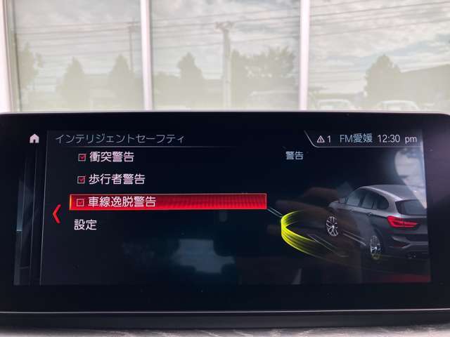 オリジナル・サービスもついたBMW自動車保険も取り扱っております。BMW自動車保険にご加入いただくと、万一のトラブルを24時間365日サポートするエマージェンシー・サービスの〈プレミアム〉をご利用いただけます。