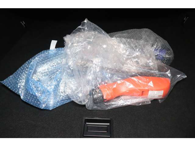 納車時には全台ボデー磨きを行い、小さな小傷や磨き傷はなくなってしまいます！コーティングまでご希望の際はスタッフにお問い合わせください。