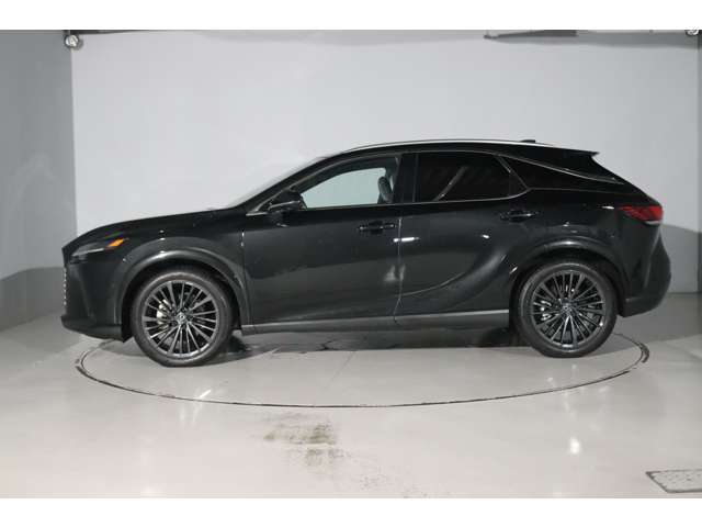 レクサスCPOのCPOとは、レクサスで厳しい基準をクリアした車のみを展示している認定中古車のことです！当店は福岡県唯一のレクサス認定中古車専売店でございます。