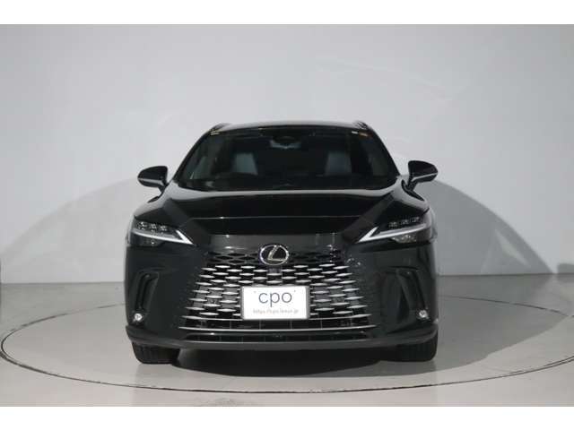 レクサスの厳しい基準とは、まず修復歴の車はございません。初年度7年未満、10万キロ未満など90項目にも及ぶチェックを行い、その基準をクリアした上質なお車だけを展示しております。