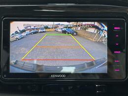 【バックモニター】後ろのカメラの映像をモニターに映し出すことができます！後方の見えない死角や、障害物との距離感をしっかり確認することができます！駐車が苦手な方におすすめです。