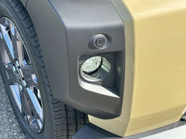 ヘッドライトはLEDとなっております。夜間走行も安心の明るさです。フォグランプもLEDを装備しております。