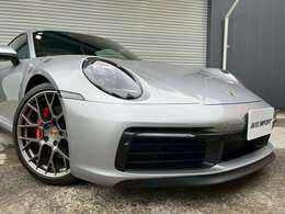 運転操作をサポートするサラウンドビューカメラ付パークアシストシステムにクルーズコントロール、便利な電動可倒式ドアミラー付！！