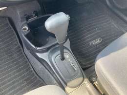 運転しやすい昔ながらのフロアオートマです☆コラムやダッシュのタイプのオートマが苦手な方でも安心ですね☆