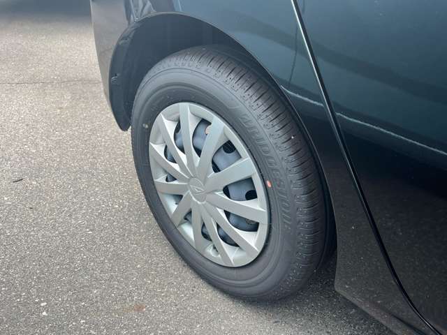 ☆お車についた傷やヘコミ、事故の修理もハヤシにお任せください。自社鈑金工場で修理ができますの安心です☆