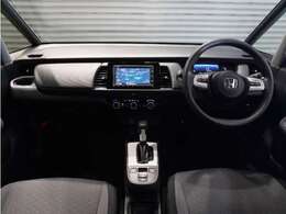 【室内】シートや内装各部への徹底した清掃を実施。