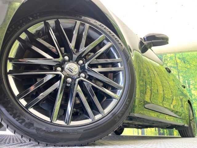 【純正18インチアルミホイール】外観にマッチした純正アルミホイールを装着しております。各種社外アルミホイールや、スタッドレスタイヤも取扱いしております。是非ご相談ください♪