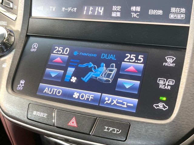 【左右独立型フルオートエアコン】運転席と助手席でそれぞれお好みの温度に設定可能。同乗者にも配慮した、快適な空調をお届け致します。