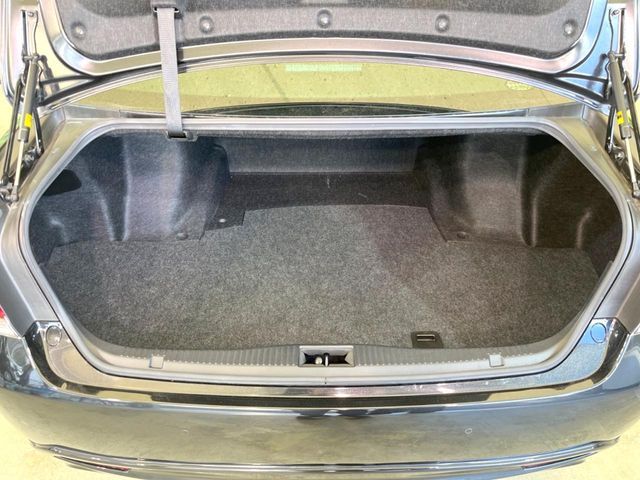 積み下ろしのしやすいデッキにはたっぷりと荷物を積み込んでいただけます。遊びから仕事まで、様々なシーンで頼れます♪