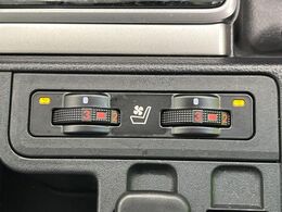 【シートベンチレーション】夏場は涼しい風でお尻や背中の熱やムレを防ぎ、冬はエアコンよりも早く温まってポカポカに！季節を問わず快適に過ごせます。