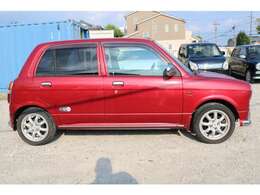 ☆男性も女性も様になるデザインです！一目見ただけで、この魅惑的なボディーが存在感を放っていることが分かって頂けると思います。