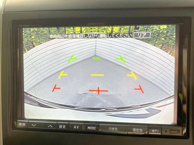 【バックカメラ】駐車時に後方がリアルタイム映像で確認できます。大型商業施設や立体駐車場での駐車時や、夜間のバック時に大活躍！運転スキルに関わらず、今や必須となった装備のひとつです！