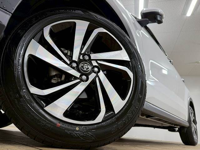 純正17インチアルミホイール装備！195/60R17