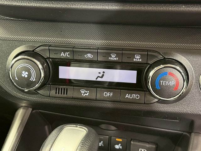【オートエアコン】車内温度をセンサーが感知してご希望の車内温度になるよう、風量も自動で調整してくれます☆
