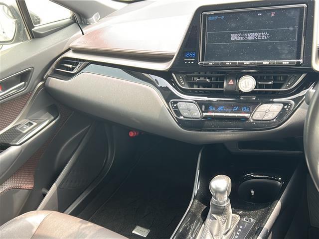気になる車はすぐにお問い合わせください！画面右側の0066から始まる無料ダイヤルからお問い合わせ下さい！専門スタッフがお車のご質問にお答えいたします！
