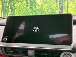 【12.3インチディスプレイオーディオ】スマートフォンと連携が可能な大画面ディスプレイオーディオです。スマートフォンのナビ機能を使用したり、Bluetooth接続で音楽もお楽しみいただけます！