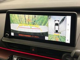 【パノラミックビューモニター】専用のカメラにより、上から見下ろしたような視点で360度クルマの周囲を確認することができます☆死角部分も確認しやすく、狭い場所での切り返しや駐車もスムーズに行えます。