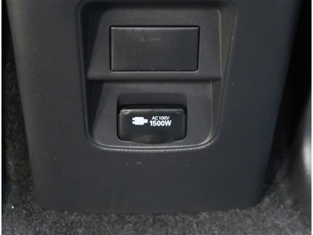 【機能】100V電源コンセント(1500W)が付いていますので家庭用電気製品などのご利用が可能です。