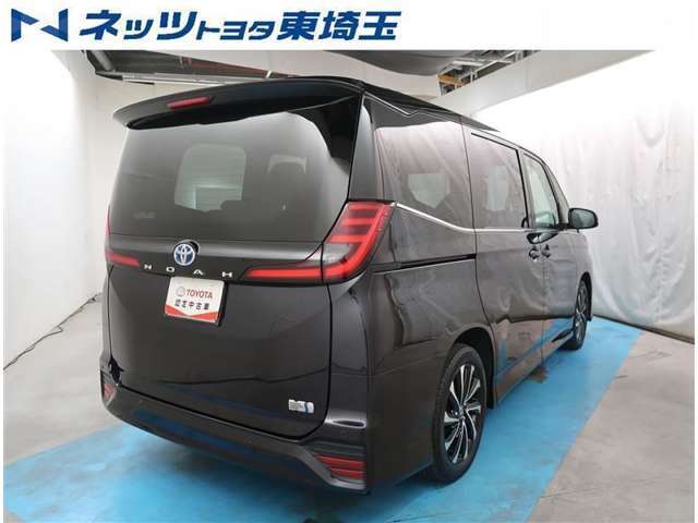 【リヤ】バックドアには半ドア防止のイージークローザー機能が付いています。